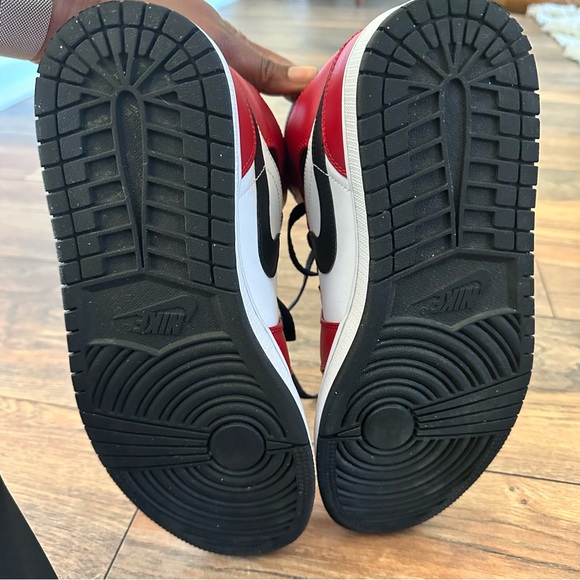 {like new} Nike Air Jordan 1 Mid Red/Black/White Sneakers - Picture 7 of 10